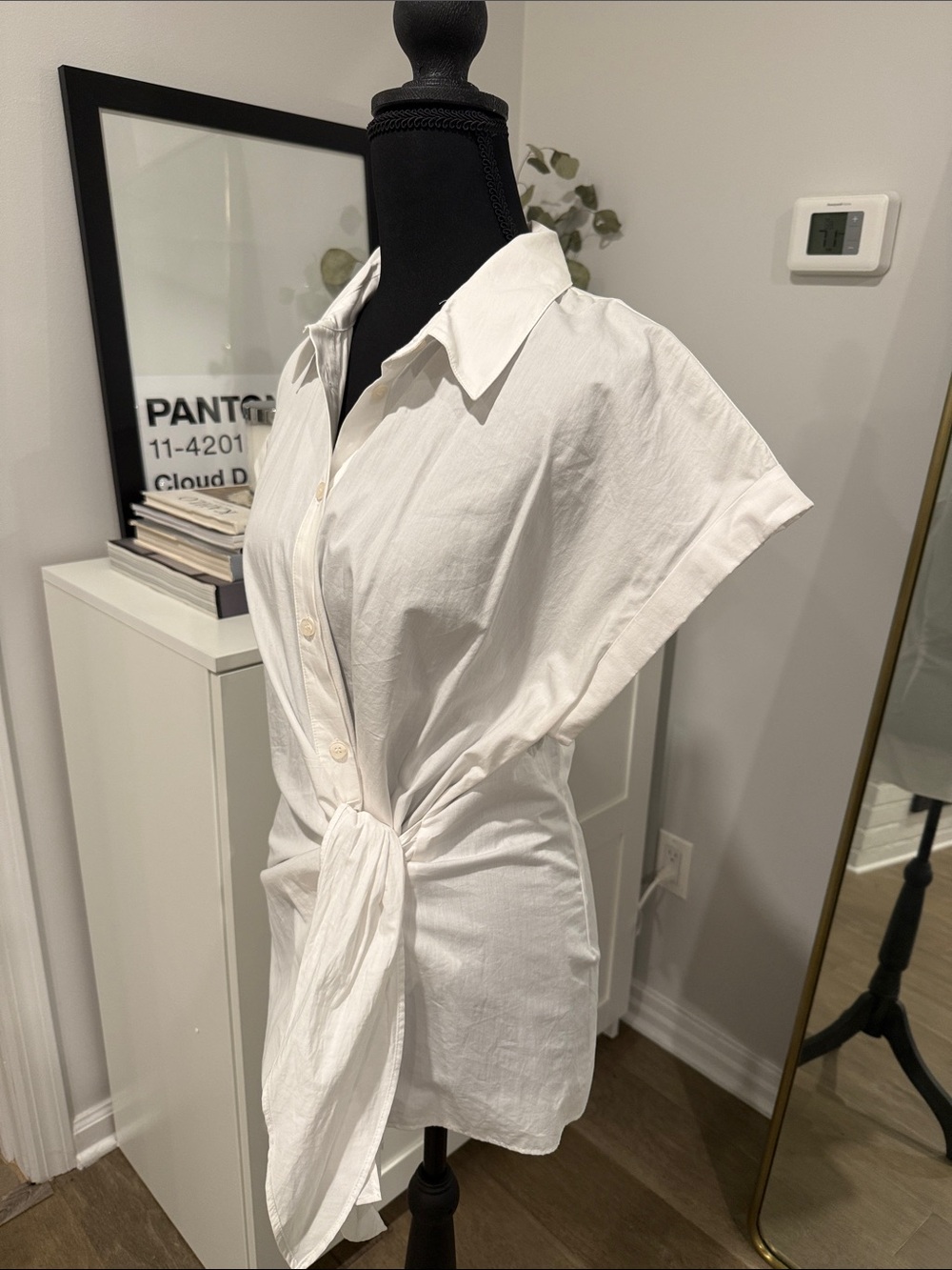Zara White Short-Sleeve Button-Down with Front Tie - Picture 3 of 11